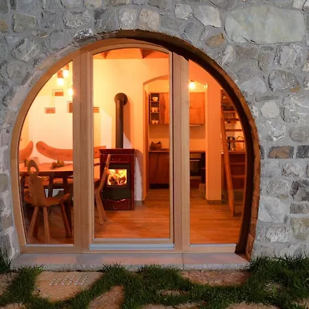 Granaries Pear & Walnut * Tolmin