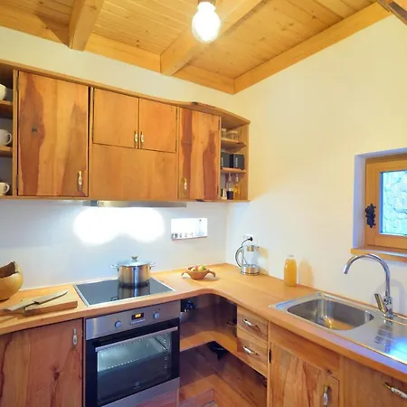 Granaries Pear & Walnut Tolmin